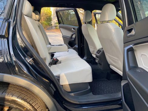 Used 2021 Volkswagen Tiguan SE image 54