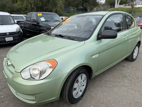 Used 2010 Hyundai Accent GS image 3