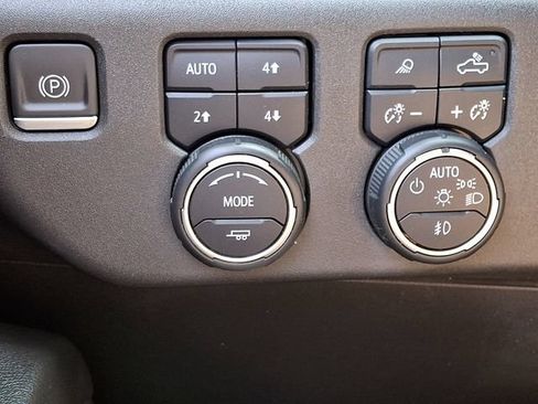 Used 2022 Chevrolet Silverado 1500 LT Trail Boss w/ LT Trail Boss Premium Package AWD/4WD image 25