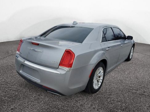 Used 2018 Chrysler 300 Touring w/ Driver Convenience Group image 7