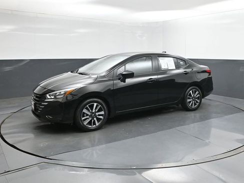 Used 2025 Nissan Versa SV image 1