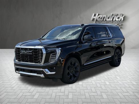 Used 2025 GMC Yukon XL Denali w/ Denali Reserve Package AWD/4WD image 5