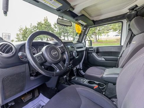 Used 2013 Jeep Wrangler Unlimited Sahara AWD/4WD image 11