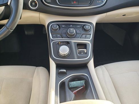 Used 2015 Chrysler 200 Limited w/ Convenience Group image 17
