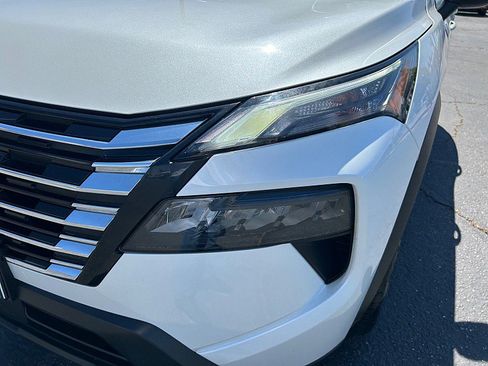 Used 2024 Nissan Rogue SV FWD image 39