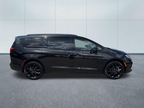 Certified 2023 Chrysler Pacifica Touring-L w/ S Appearance Package AWD/4WD image 8