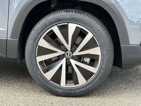 Used 2022 Volkswagen Taos SE AWD/4WD image 6