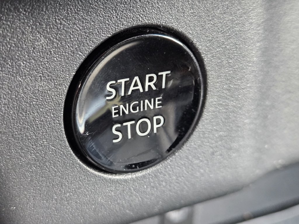 Used 2025 Nissan Rogue SL AWD/4WD image 22