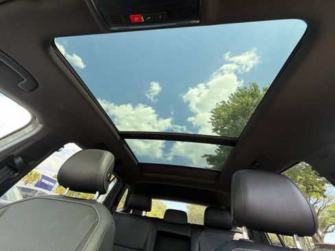 Used 2022 Volkswagen Tiguan SE R-Line image 26