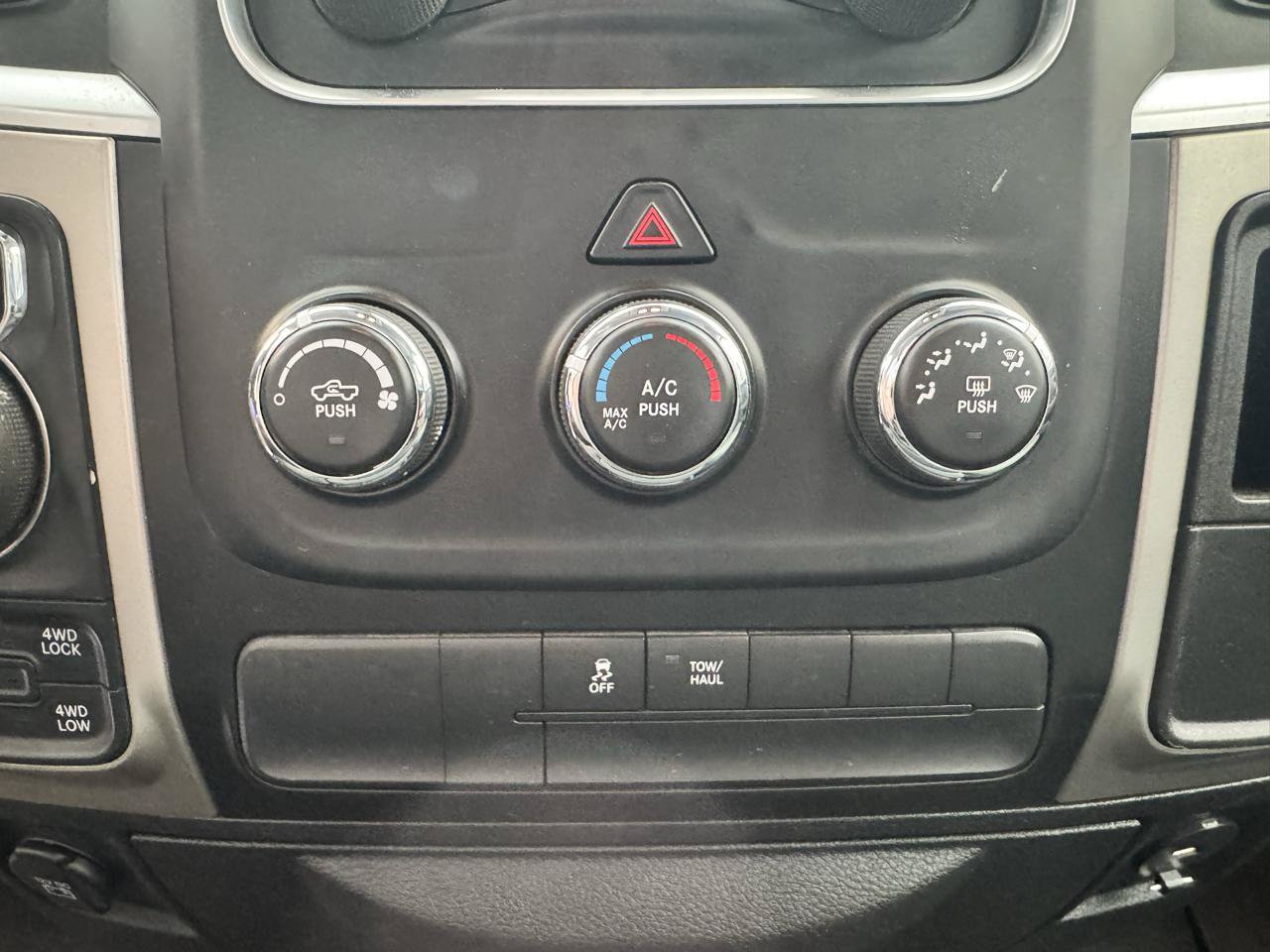 Used 2016 RAM 1500 Classic SLT w/ Protection Group AWD/4WD image 15