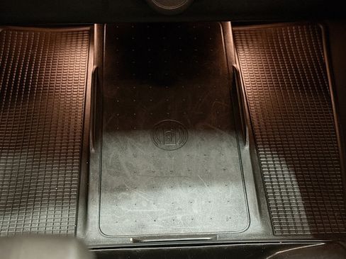 Used 2025 Volvo XC40 B5 Core image 26