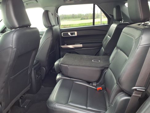 Used 2023 Ford Explorer XLT w/ Equipment Group 202A AWD/4WD image 28