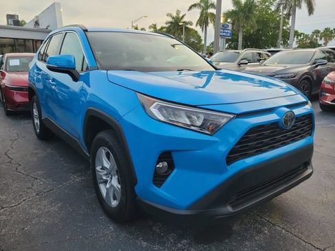 Used 2020 Toyota RAV4 XLE FWD image 2