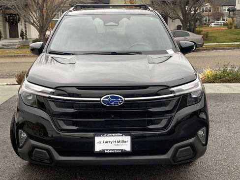 Used 2025 Subaru Forester Touring image 9