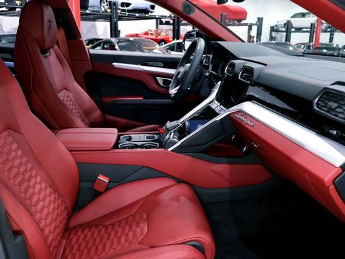 Used 2022 Lamborghini Urus AWD/4WD image 25