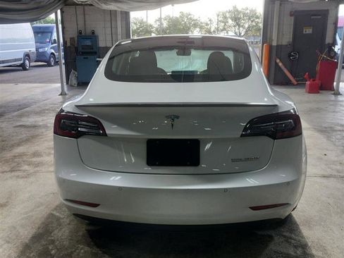 Used 2022 Tesla Model 3 Performance image 4