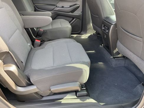 Used 2022 Chevrolet Traverse LT image 33
