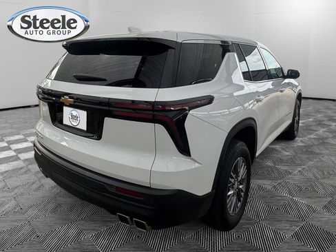 Used 2024 Chevrolet Traverse LS FWD image 5