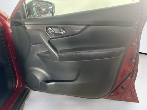 Used 2018 Nissan Rogue SV FWD image 30