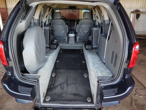 Used 2007 Chrysler Town & Country Touring w/ Leather Interior Group image 26