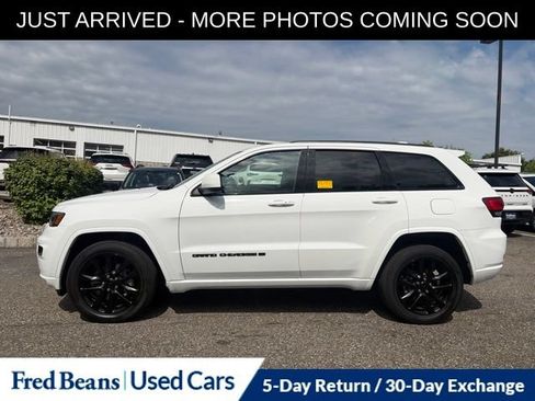 Used 2022 Jeep Grand Cherokee Laredo X AWD/4WD image 4