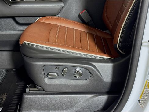 New 2026 GMC Sierra 3500 Denali Ultimate w/ LPO, Black Badging Package image 17