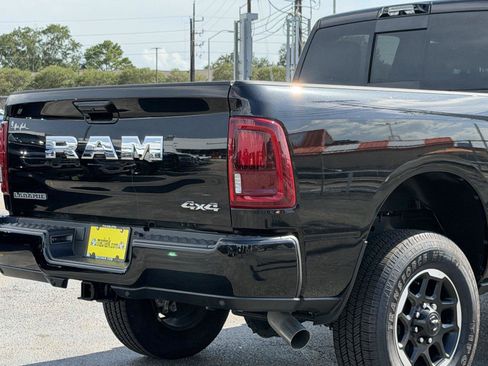 Used 2025 RAM 2500 Laramie AWD/4WD image 11
