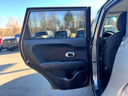 Used 2016 Kia Soul image 11