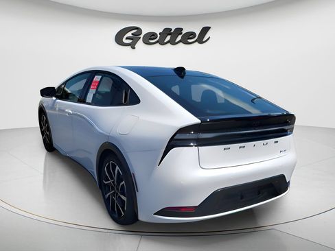 New 2026 Toyota Prius Plug-In Hybrid FWD image 4