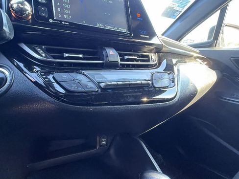 Used 2018 Toyota C-HR XLE FWD image 14