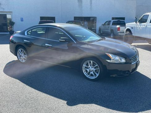 Used 2009 Nissan Maxima 3.5 SV w/ Cold Pkg FWD image 2
