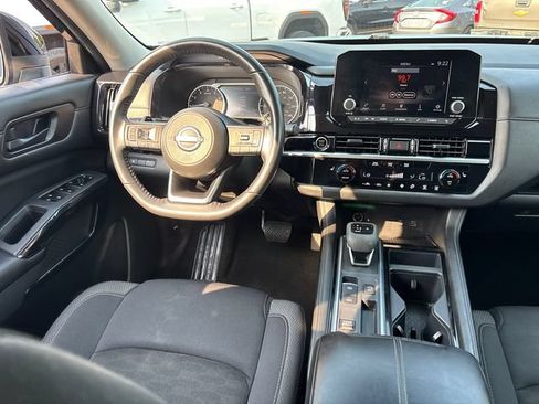 Used 2024 Nissan Pathfinder SV FWD image 12