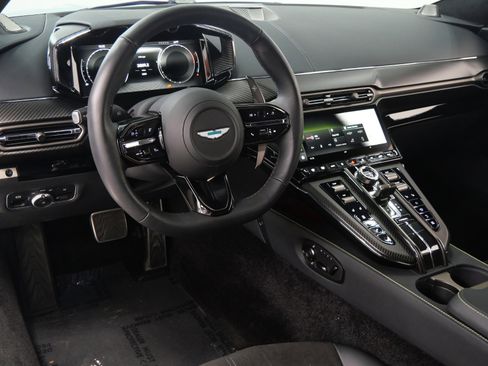 Used 2025 Aston Martin V8 Vantage Coupe image 13