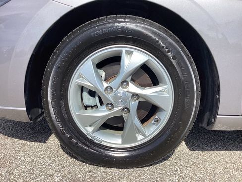 Used 2023 Hyundai Elantra SE FWD image 18