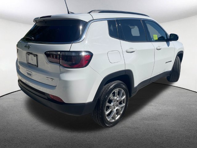 Used 2022 Jeep Compass Latitude w/ Sun and Sound Group AWD/4WD image 17