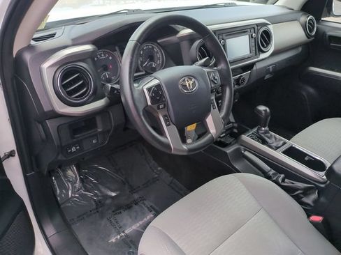 Used 2018 Toyota Tacoma SR5 RWD image 11