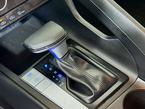 Used 2024 Hyundai Elantra SE image 20