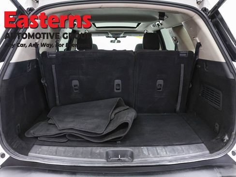 Used 2024 Nissan Pathfinder SV w/ SV Premium Package AWD/4WD image 9