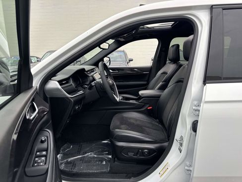 Used 2023 Jeep Grand Cherokee L Laredo image 19