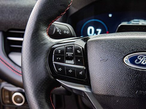 Used 2025 Ford Explorer ST-Line w/ Premium Package image 9