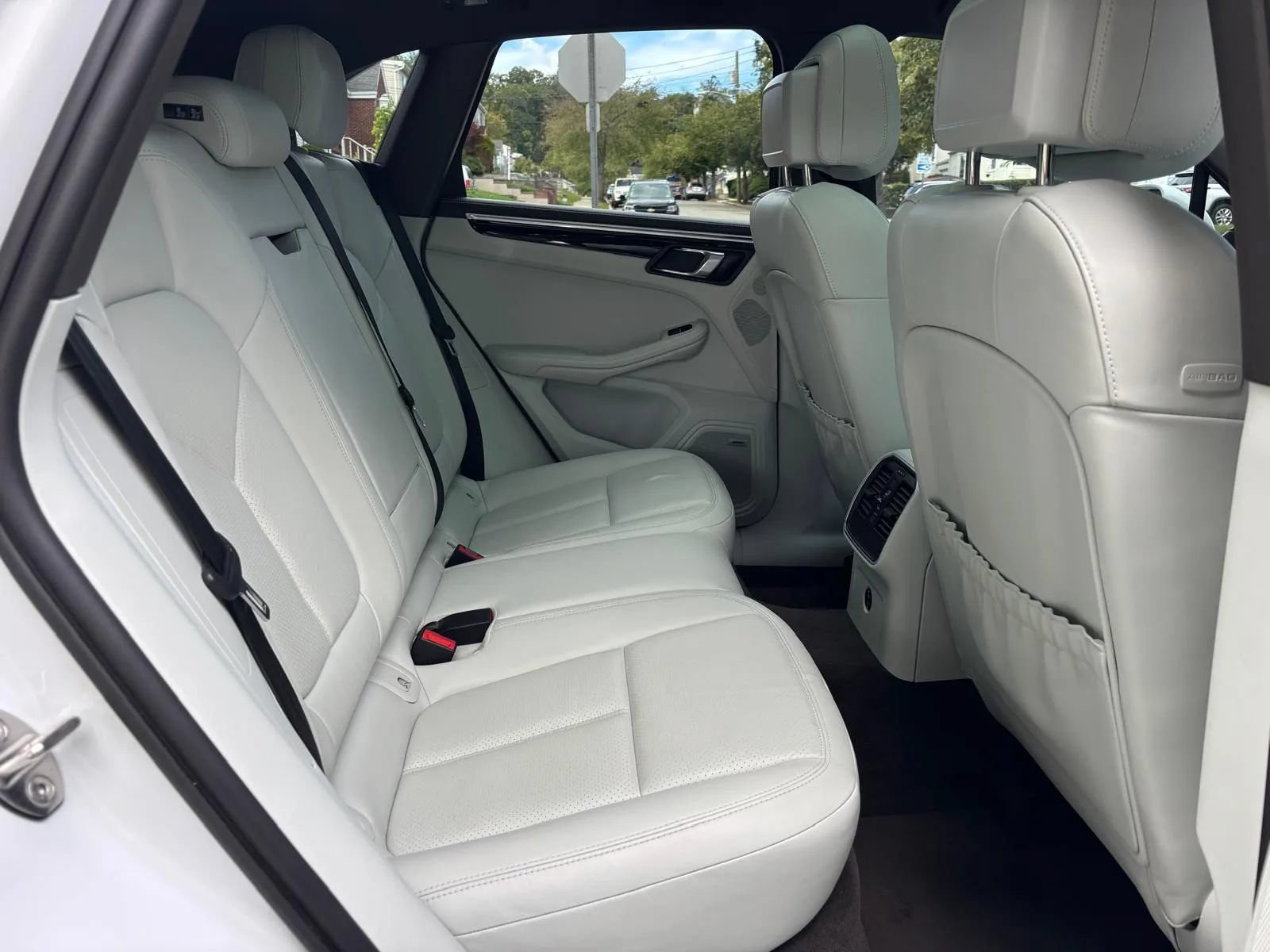 Used 2021 Porsche Macan S AWD/4WD image 30