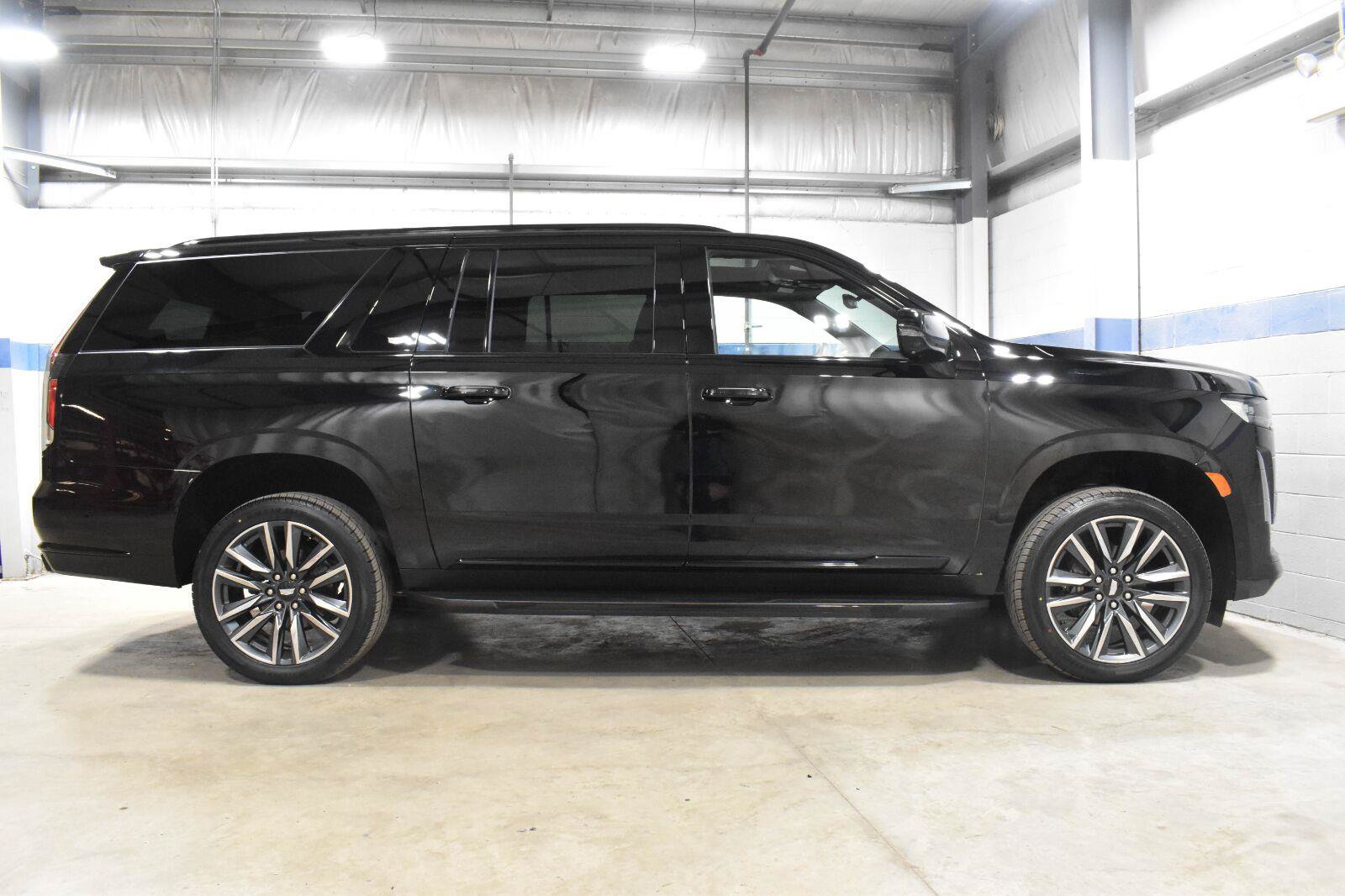 Used 2022 Cadillac Escalade ESV Sport w/ Touring Package AWD/4WD image 28