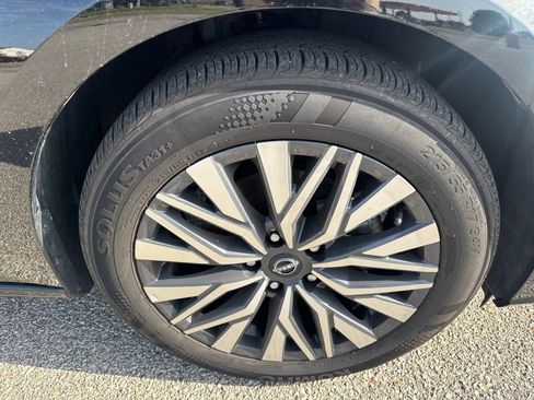 Used 2025 Nissan Altima 2.5 SV FWD image 10