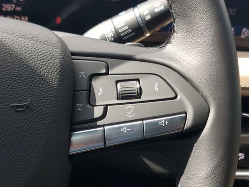 Certified 2024 Cadillac XT4 Luxury w/ Cold Weather Package image 21