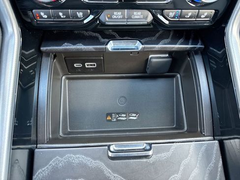 Used 2023 GMC Yukon XL Denali image 43