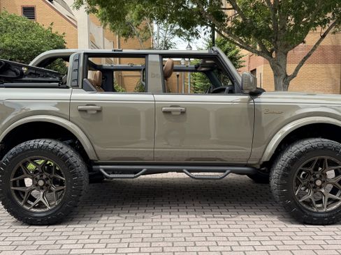 Used 2025 Ford Bronco Outer Banks AWD/4WD image 4