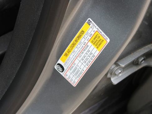 Used 2023 GMC Terrain SLT w/ Tech Package image 31