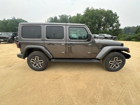New 2026 Jeep Wrangler Unlimited Sahara AWD/4WD image 6