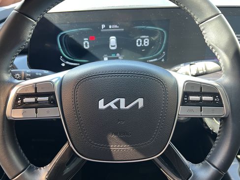 Certified 2025 Kia Telluride LX image 24