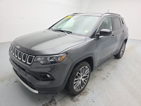 Used 2023 Jeep Compass Limited w/ Elite Group image 5